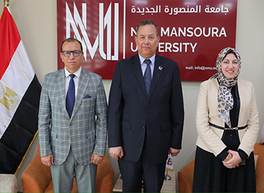 "درون " مصري 100% بأيدي أبناء جامعات مصر الذكية.. طلاب هندسة الطيران والفضاء بجامعة المنصورة الجديدة يصممون "درون" متكامل بمهام جديدة.. يراقب الطرق ويدعم المستشفيات من خلال خدمة توفير نقل الدم بأسرع وقت
