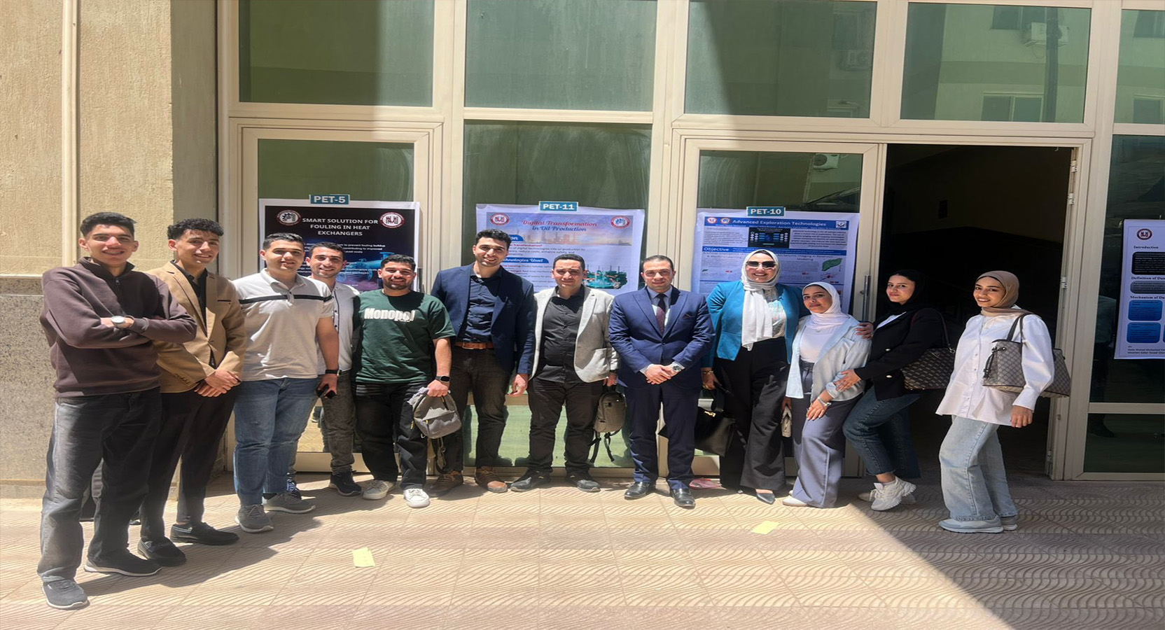 طلاب هندسة البترول والغاز بجامعة المنصورة الجديدة يحصدون المركز الثالث بمؤتمر السويس بمشروع ابتكاري